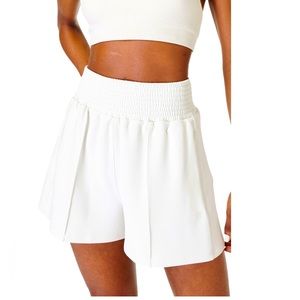 NWT SZ X-SM Sweaty Betty Sand Wash Cloud Weight Shorts in Lily White!